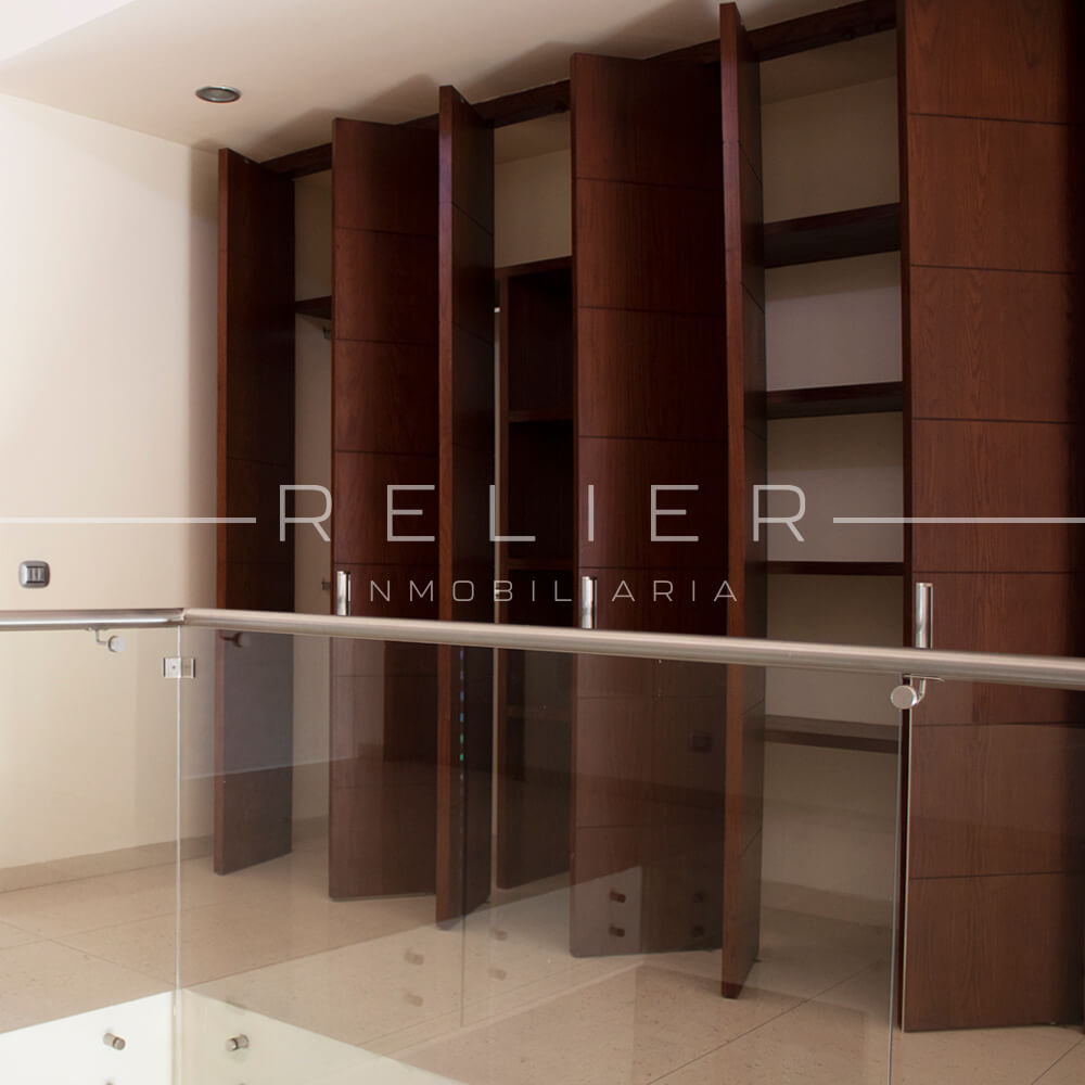 INMOBILIARIA-CASA-RENTA-RINCONADA-CLOSET-BLANCOS-RELIER